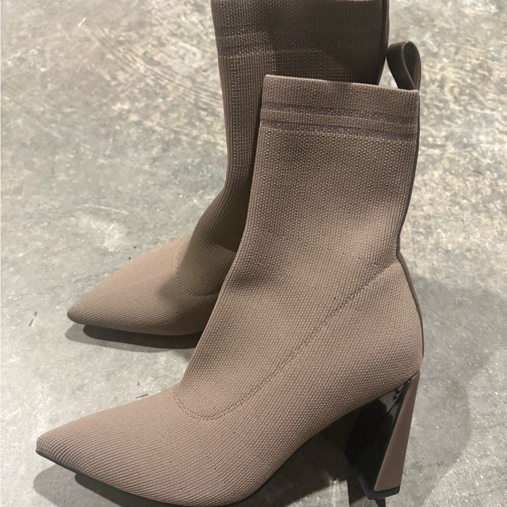 Torgeis Chic Tan Heeled Boots size 9